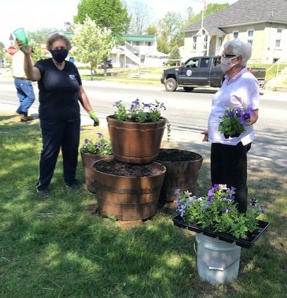 ladies planting